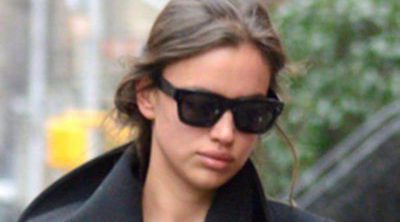 Irina Shayk vuelve a su look natural: su melena pelirroja era simplemente una peluca