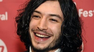 Ezra Miller anuncia que recibirá tratamiento para sus "complejos problemas de salud mental"