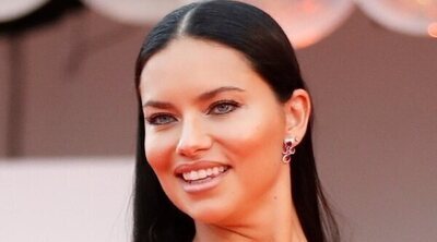 Adriana Lima anuncia que ha sido madre compartiendo el particular nombre que han escogido para su tercer hijo