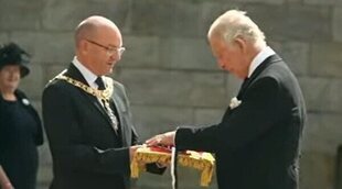 Los Reyes Carlos III y Camilla llegan a Edimburgo y reciben las llaves de la ciudad