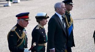 El Rey Carlos III y sus hermanos Ana, Andrés y Eduardo, unidos en el dolor en el servicio en honor a Isabel II en Edimburgo