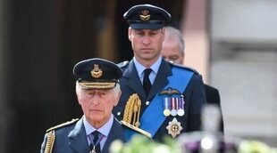 El último viaje de Isabel II: Carlos III consigue unir a la familia en su acto más doloroso como Rey