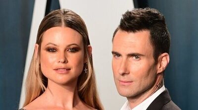 Adam Levine y Behati Prinsloo reaparecen juntos en medio del escándalo