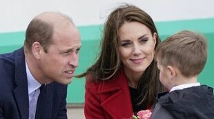 El Príncipe Guillermo y Kate Middleton, todo sonrisas tras el luto en su primer acto como Príncipes de Gales