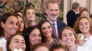 La espontaneidad de los Reyes Felipe y Letizia durante su audiencia a las selecciones masculina y femenina de waterpolo