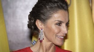 La Reina Letizia no luce tiara pero se corona en Alemania: rescata un mítico vestido rojo y se cubre de diamantes y rubíes