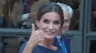 La Reina Letizia saluda y envía un beso a Sonsoles Ónega el día de su estreno en 'Y ahora Sonsoles'