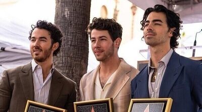 Los Jonas Brothers reciben su estrella en el Paseo de la Fama de Hollywood y anuncian nuevo disco