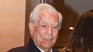 Mario Vargas Llosa y Patricia Llosa acuden juntos a un cóctel en París