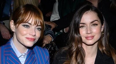 Emma Stone y Ana de Armas presumen de amistad y complicidad en la Semana de la Moda de París 2023