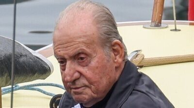 El Rey Juan Carlos ya disfruta del barco en Sanxenxo sin baño de masas y sin posado para la prensa