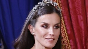 La Reina Letizia saca del joyero la tiara floral para la cena de gala al Presidente de Colombia, Gustavo Petro