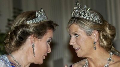 Tiaras y complicidad entre Máxima de Holanda y Matilde de Bélgica en la cena de Estado en Bélgica a los Reyes de Holanda