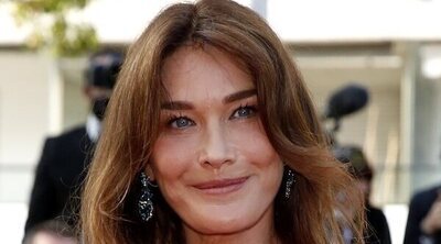 Carla Bruni revela que sufrió cáncer de mama para concienciar sobre la detección temprana