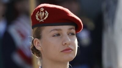 La Princesa Leonor se olvida del protocolo y charla con los invitados del cóctel del Palacio Real sobre su formación