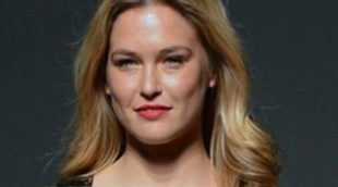 Bar Refaeli viaja a Barcelona para desfilar para Desigual y hacer turismo por su ciudad favorita