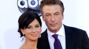 Alec Baldwin y su mujer Hilaria Thomas están esperando su primer hijo