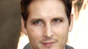 Peter Facinelli se besa apasionadamente con su novia Jamie Alexander en directo