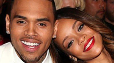 Rihanna y Chris Brown pasean su amor por la entrega de los Grammy 2013 tras confirmar su reconciliación