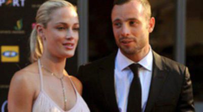 Oscar Pistorius rompe a llorar tras ser acusado de asesinar a su novia Reeva Steenkamp con premeditación