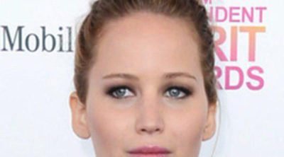 Jennifer Lawrence ha sido pillada sin maquillaje y fumando marihuana en Hawai