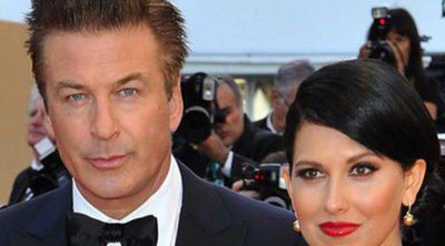 Hilaria Thomas y Alec Baldwin serán padres de una niña