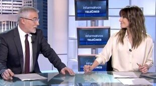 Isabel Jiménez se emociona en directo al despedir su último informativo con David Cantero después de 13 años juntos