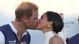 El besazo del Príncipe Harry y Meghan Markle tras un partido de polo en Florida