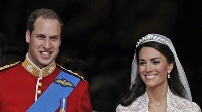 El Príncipe Guillermo y Kate Middleton comparten un retrato inédito de su boda para celebrar su 13 aniversario