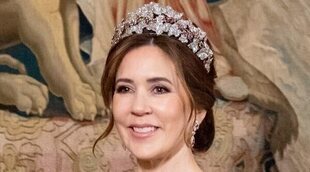 Mary de Dinamarca se corona como Reina en la cena de gala por su Visita de Estado a Suecia junto a Federico de Dinamarca