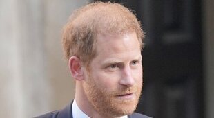 El Príncipe Harry se apoya en los Spencer en su vuelta a Reino Unido mientras Carlos III acudía a una garden party