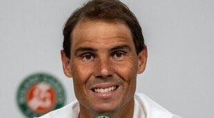 Rafa Nadal, arropado por Xisca Perelló y su hijo tras perder en Roland Garros