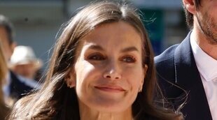 La Reina Letizia en la Feria del Libro: encuentro con Vetusta Morla y compras