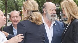 Las Infantas Elena y Cristina se reencuentran con Antonio Resines y su esposa en el funeral de la hermana de Lorenzo Caprile