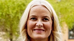 Mette-Marit de Noruega se da de baja por los efectos de su tratamiento