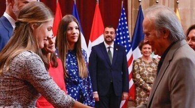 Los Reyes, Leonor y Sofía reciben a los premiados con los Princesa de Asturias 2024: complicidad con Serrat y Carolina Marín