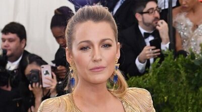 Lo que Amy Schumer dijo a Blake Lively sobre el drama legal de Justin Baldoni en 'Saturday Night Live'