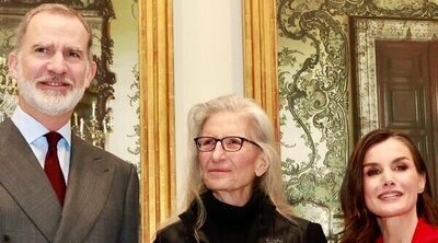 La reacción de los Reyes Felipe y Letizia al ver los retratos de Annie Leibovitz para el Banco de España