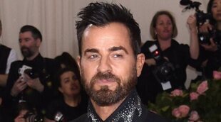 Sale a la luz que Justin Theroux y Nicole Brydon Bloom se casaron en secreto