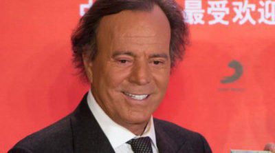 Julio Iglesias recoge en China el Récord Guinness por ser el artista latino que más discos ha vendido