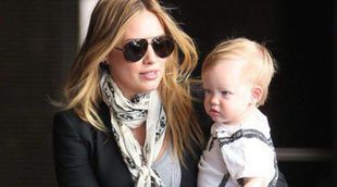 Hilary Duff compagina el cuidado de su hijo Luca Comrie con la promoción de su tercera novela