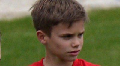 Brooklyn, Romeo y Cruz Beckham practican para ser futbolistas entrenando con el Paris Saint Germain