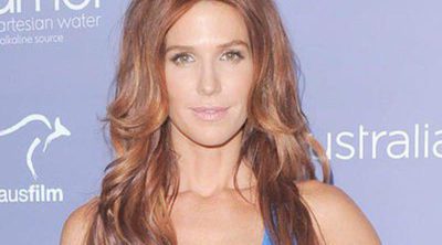 Poppy Montgomery y su novio Shawn Sanford, padres de una niña llamada Violet