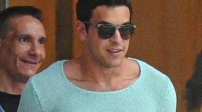 Mario Casas abandona Málaga tras alzarse con la Biznaga de Plata a Mejor Actor por 'La Mula'