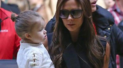 Victoria Beckham y Harper Seven viajan a París para celebrar el 38 cumpleaños de David Beckham