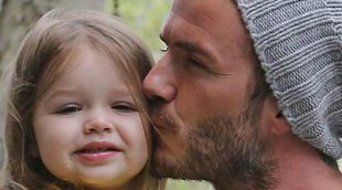 David Beckham cubre de besos a Harper Seven durante su estancia en París con Victoria Beckham