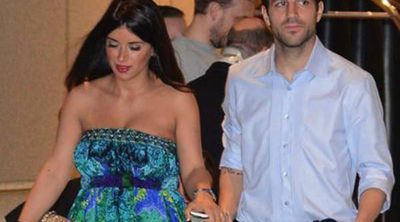 Cesc Fàbregas y Daniella Semaan reaparecen en un acto social tras el nacimiento de su hija Lia