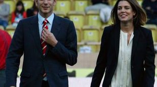 Andrea y Carlota Casiraghi presiden un partido benéfico con Fernando Alonso y Novak Djokovic como futbolistas