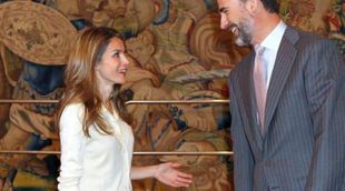 Los Príncipes Felipe y Letizia, cómplices y sonrientes en el día de su noveno aniversario de boda