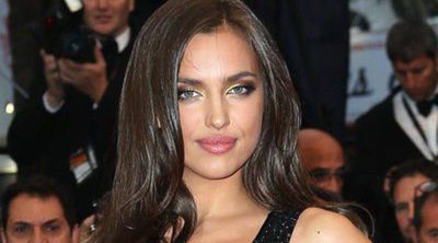 Irina Shayk y Alessandra Ambrosio arropan a Robert Redford en el estreno de 'All is lost' en Cannes 2013